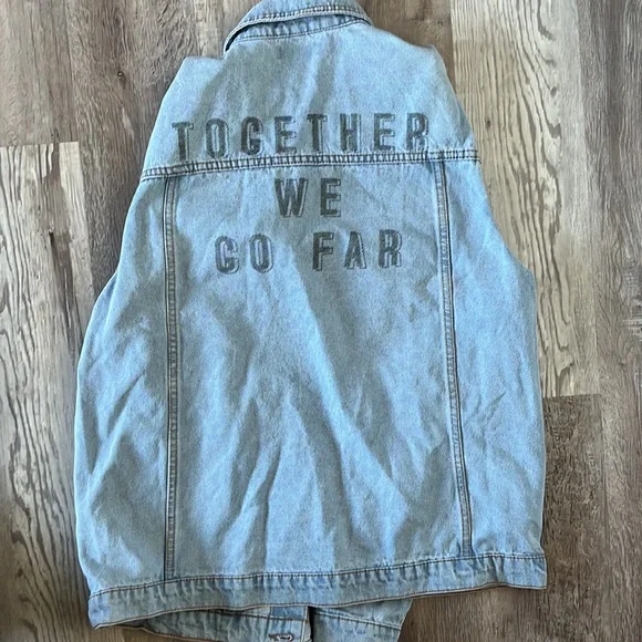 Peloton denim jacket. Size large light wash denim - Picture 2 of 5